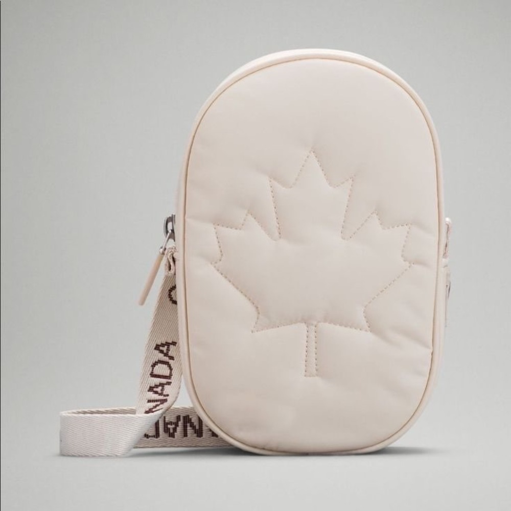 Lululemon | Team Canada Future Legacy Crossbody / Belt Bag Creme‎